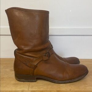 Frye tan leather low heel pull on boots women’s size 9